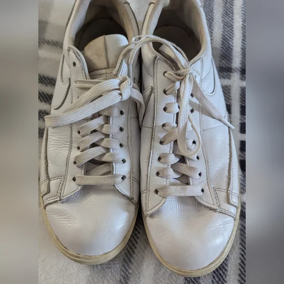 Nike White Sneakers with Leather Finish - Picture 3 of 9